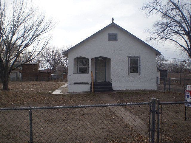 1st image of 1418 E 1st St
