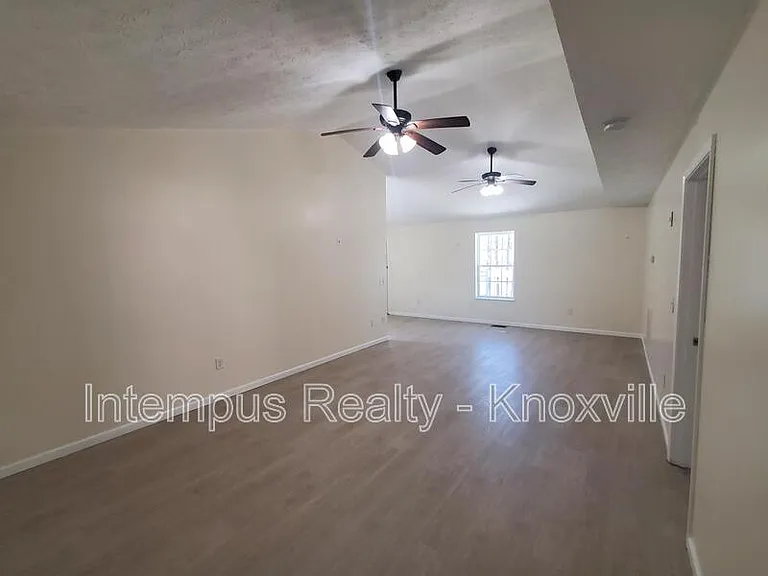 306 Joshua Landing Ct — Photo 10