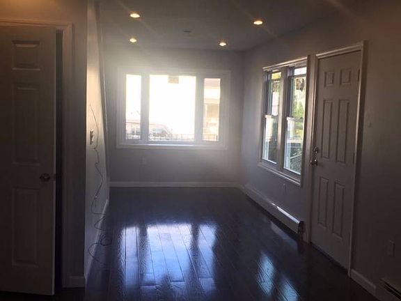 3rd image of 136 Ludlam Ave