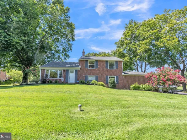 240 Canterbury Dr, Wallingford, PA 19086