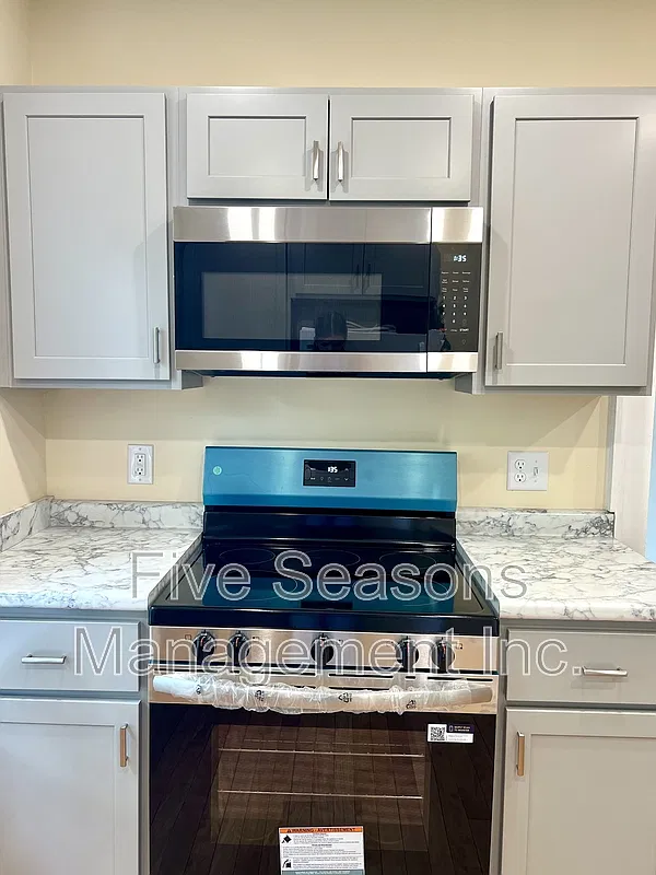 2 bed, 1.0 bath, 750 sqft, $2,000 — Photo 3