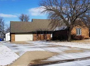 547 Meadowlark Ln, Newton, KS 67114