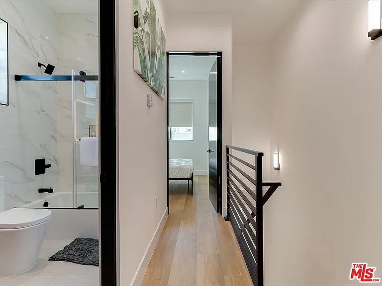 2815 S Redondo Blvd — Photo 12