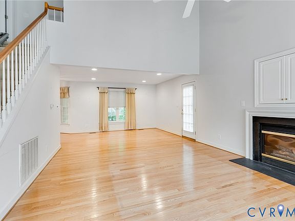 3rd image of 10312 Raintree Commons Ct