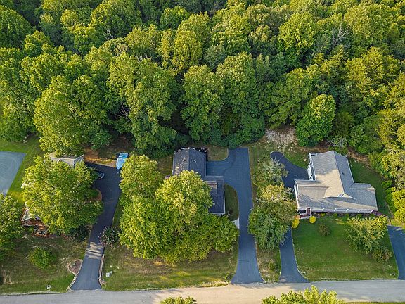 5th image of 230 Storyland Dr