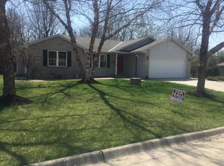 625 Goldenrod Ln, Crete, NE 68333