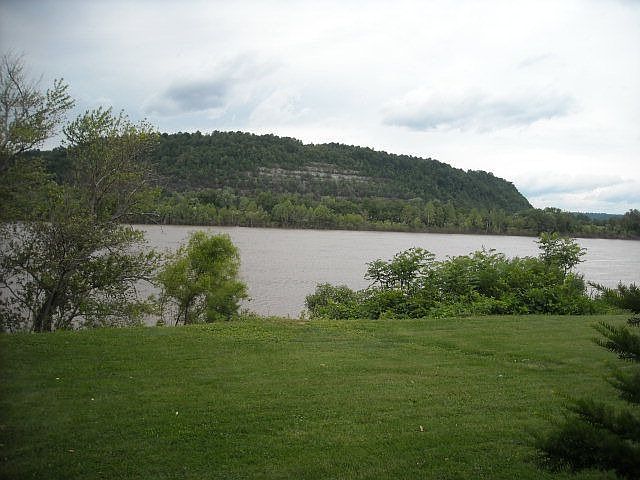 2nd image of 639 Meadows Ln