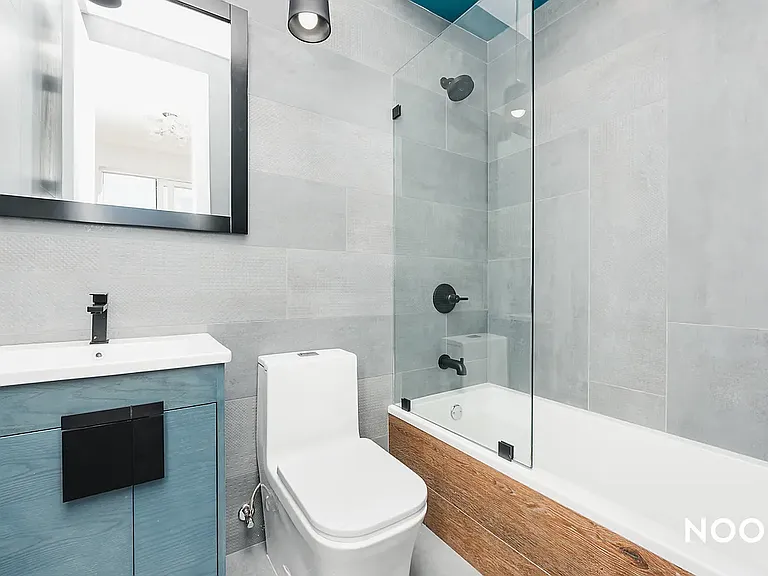576 Grand St #3R — Photo 13