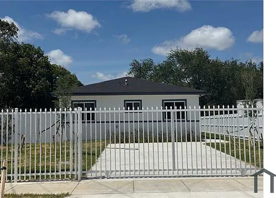 3 bed, 1100 sqft, $3,276 — Photo 1