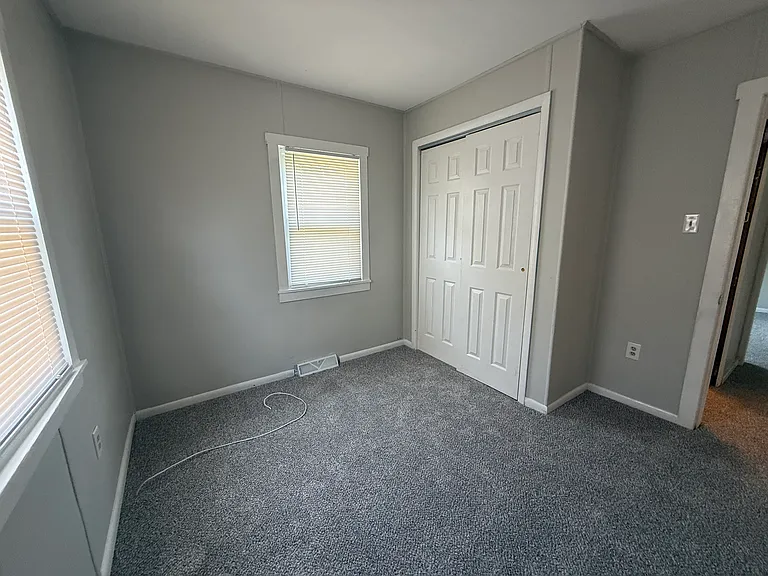 325 Ives Ave — Photo 8