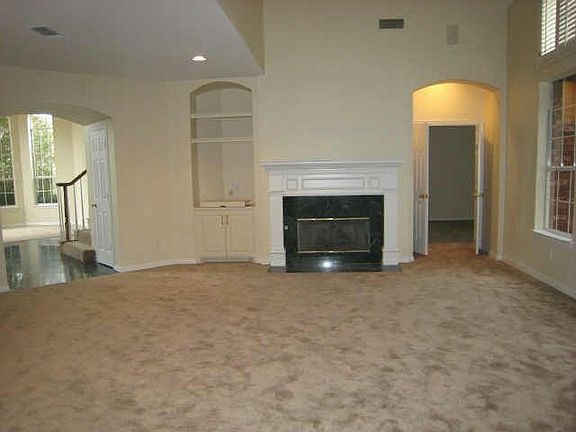 5th image of 2107 Clematis Ct