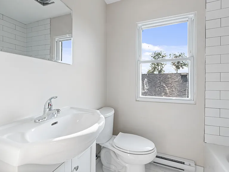 1157 Erie St E #3 — Photo 11