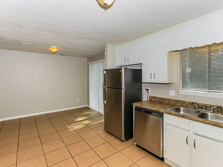 8912 Saddlewood Dr — Photo 7
