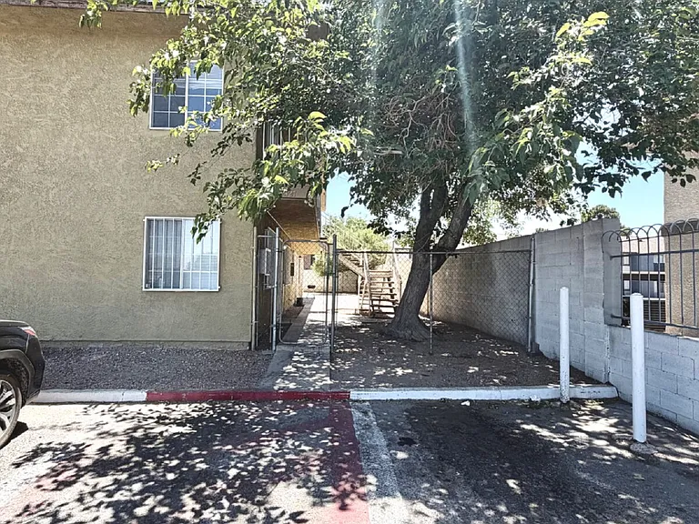 3427 E Cheyenne Ave #A — Photo 32