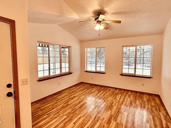 4th image of 48876 Sirocco Dr #4