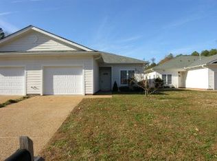 13 River Ct, Kilmarnock, VA 22482