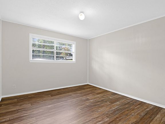 2nd image of 119 Red Oak Dr
