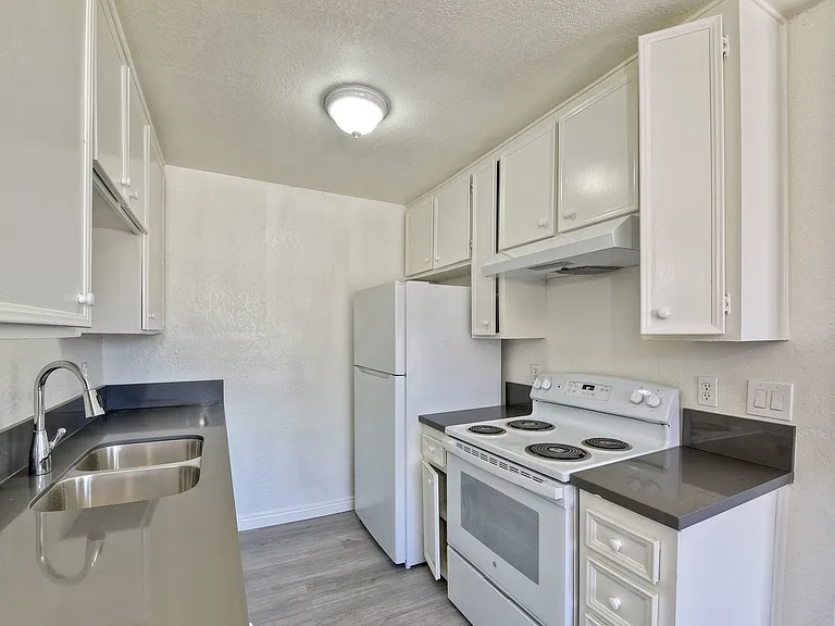 415 Grand Ave #2 — Photo 6