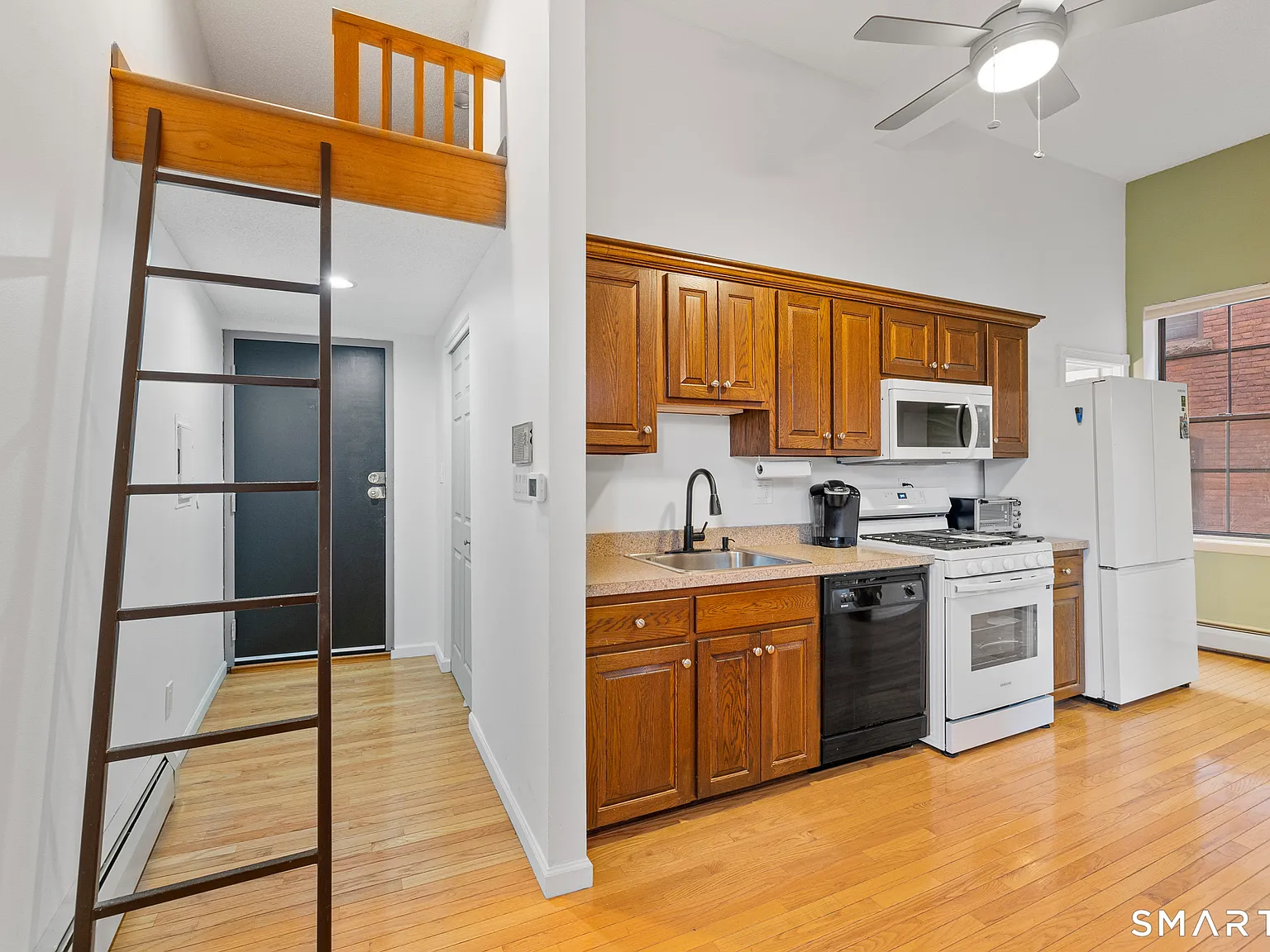 1 bed, 1.0 bath, 575 sqft, $1,200 — Photo 3