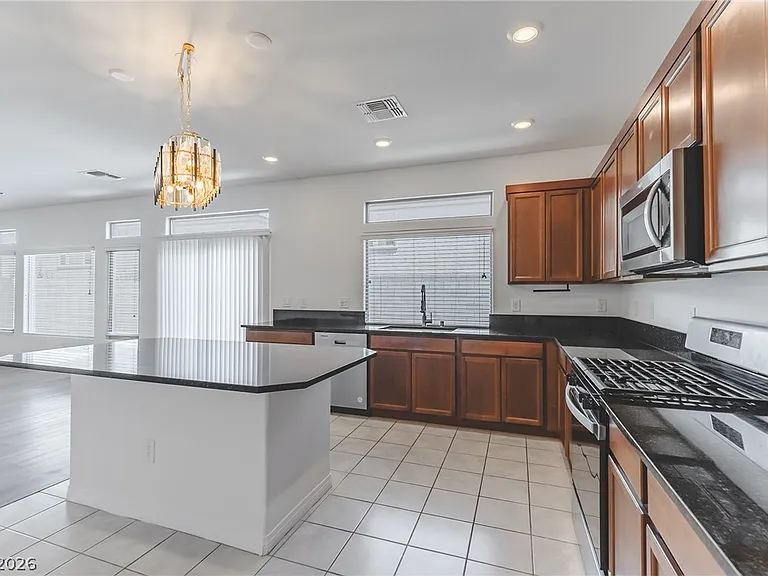 638 Great River Ave — Photo 10