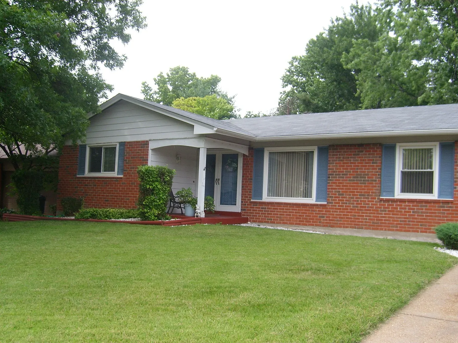 2595 Dresden Dr photo 1