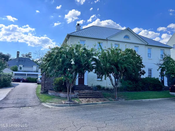 2 Fondren Green Cir, Jackson, MS 39216