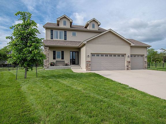 2nd image of 2300 SE Aster Ct