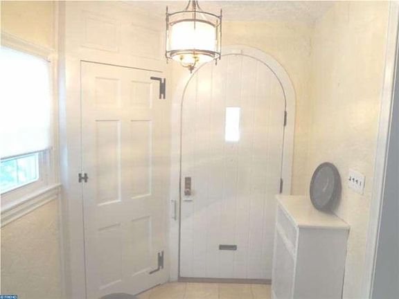3rd image of 935 Drexel Ave