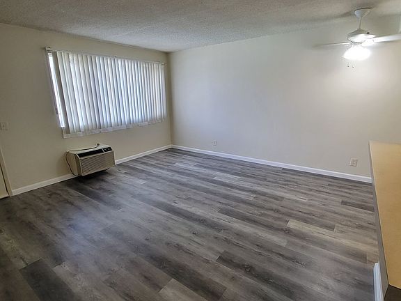 3rd image of 18429 Prairie St #21