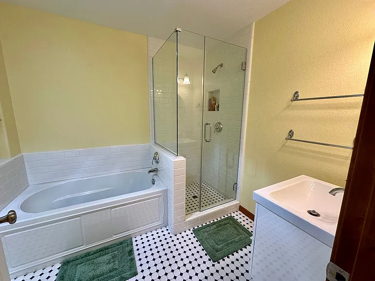 6425 Coopers Hawk Rd — Photo 19
