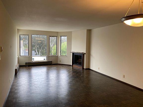 4th image of 104-295 12th Ave #104