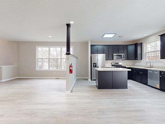3rd image of 23 Meadow Cir