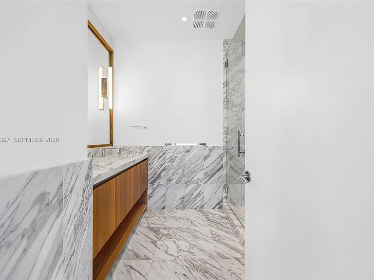 175 SE 25th Rd #1203 — Photo 24