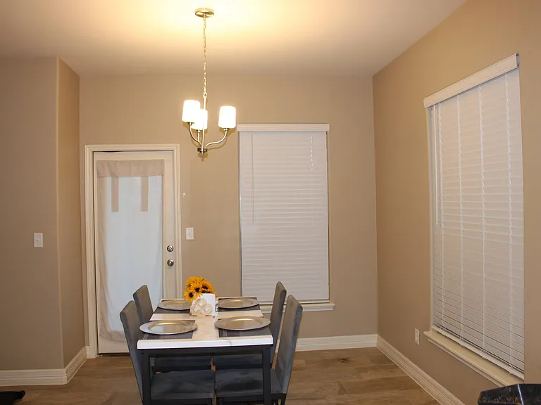 211 Bismark Palm Dr — Photo 6