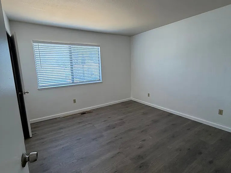 1930 Manor Pl — Photo 23