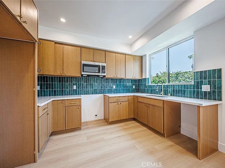 1065 S Corning St #A — Photo 17