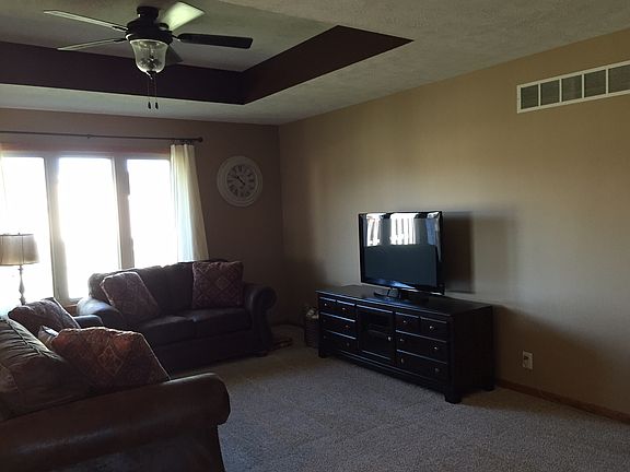 5th image of 735 Sunflower Dr