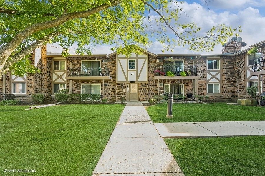 1st image of 9S125 Lake Dr APT 208