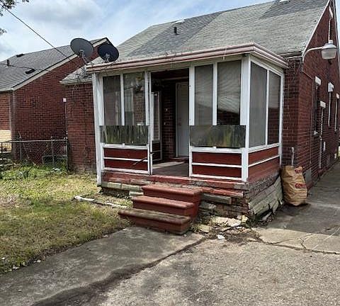 2nd image of 9394 Sorrento St