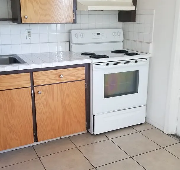 2190 S Palmetto Ave — Photo 4
