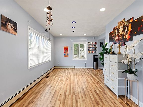 3rd image of 11 Jackson St