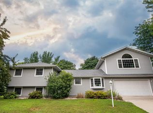 225 Country Club Dr, Lewiston, MN 55952