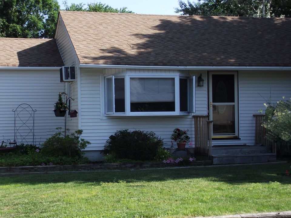 716 Pine Drive, Spring 2011
