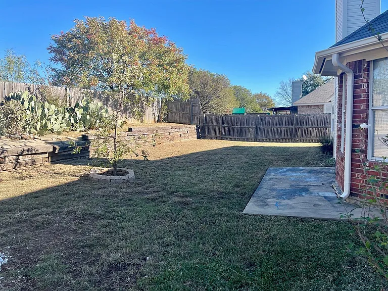 517 Meadowcrest Dr — Photo 13