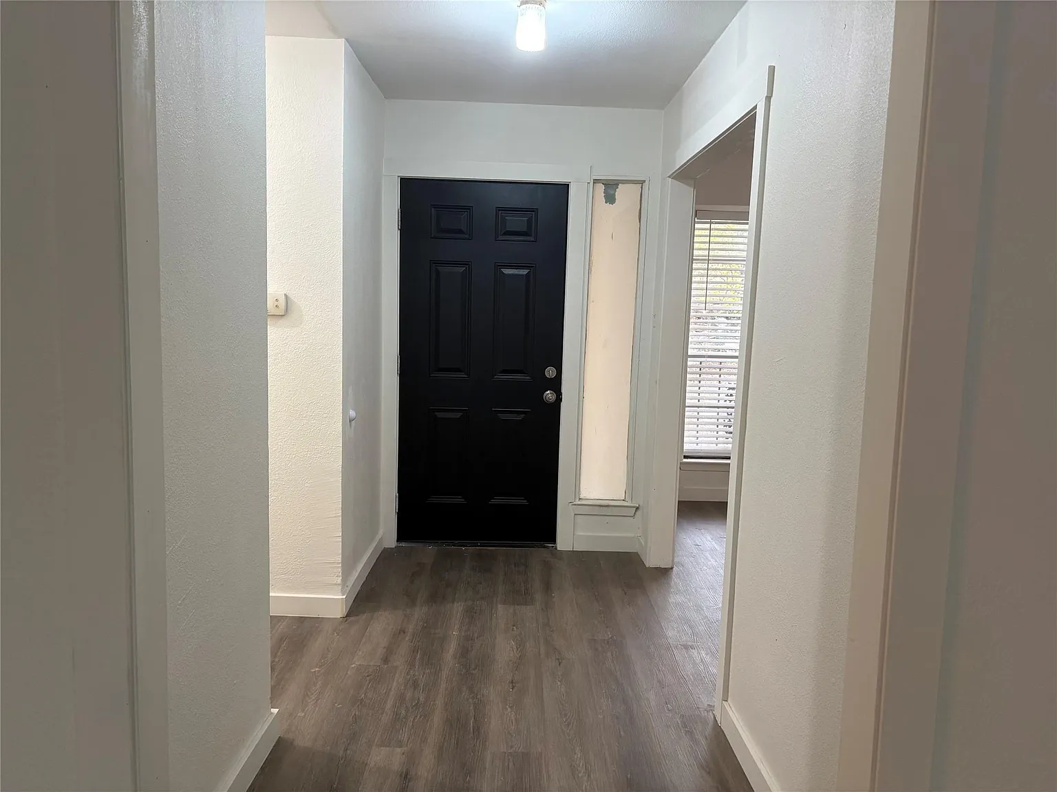 3 bed, 2.0 bath, 1802 sqft, $2,145 — Photo 4