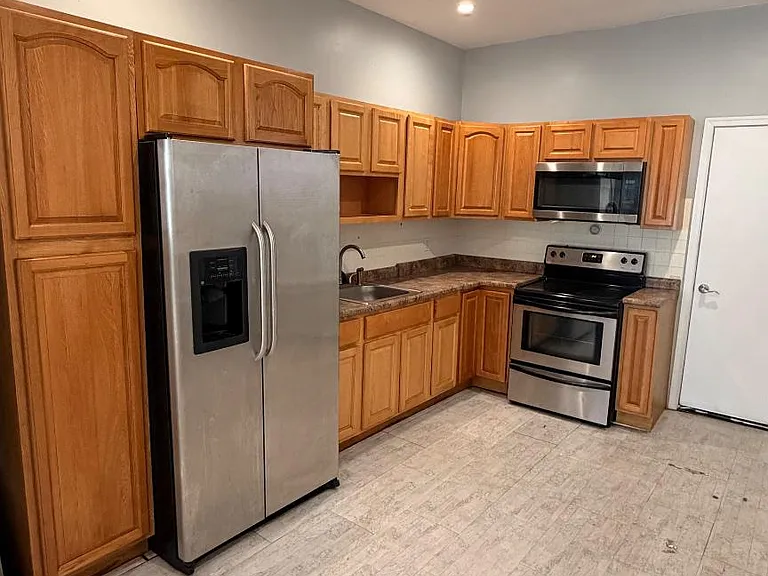 3614 N Sydenham St — Photo 1