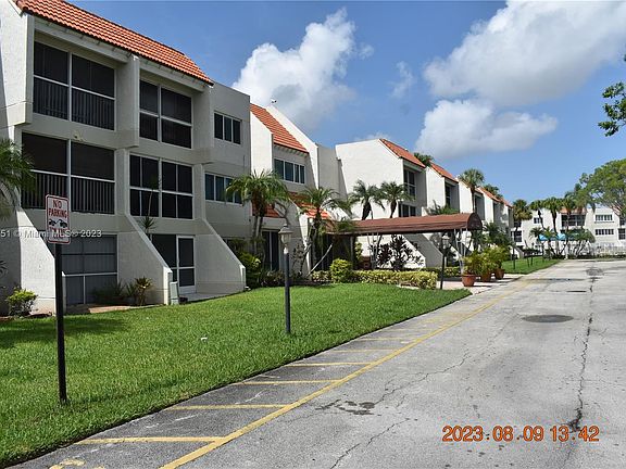 2nd image of 100 Lakeview Dr APT 306