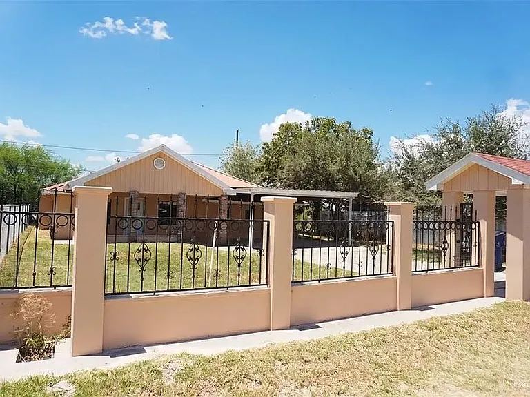 15505 Ebony St — Photo 2