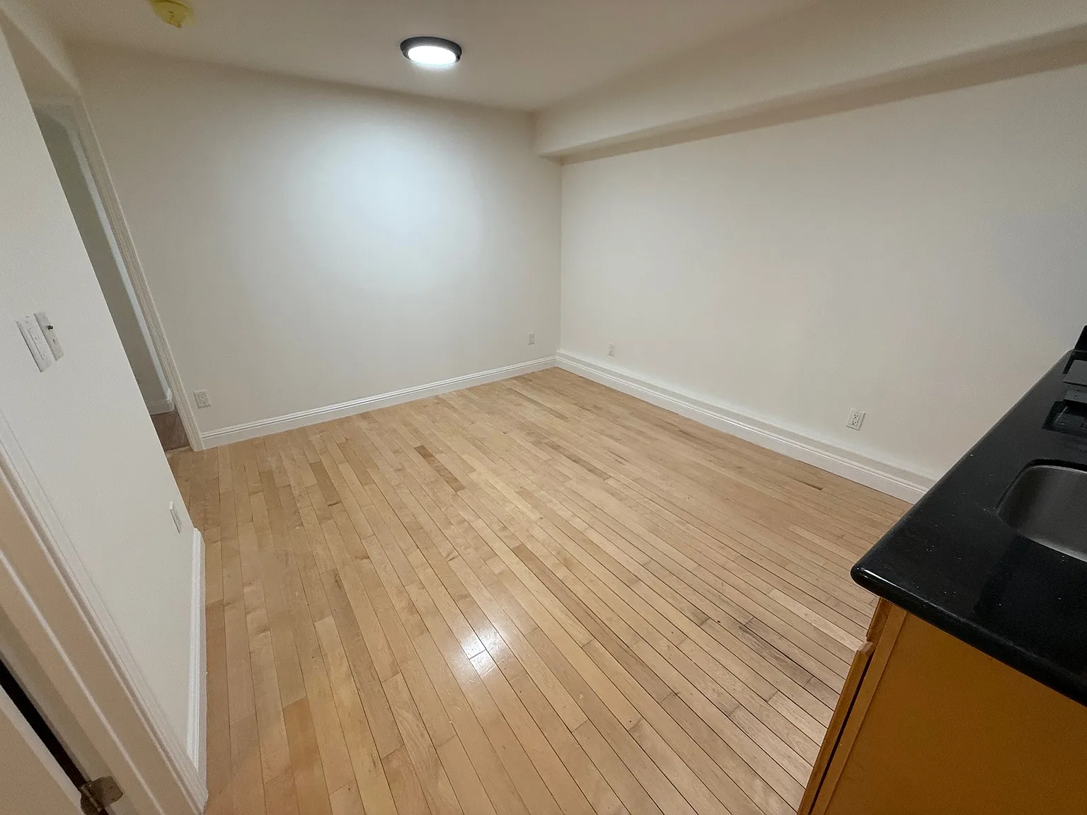 2 bed, 450 sqft, $2,500 — Photo 2