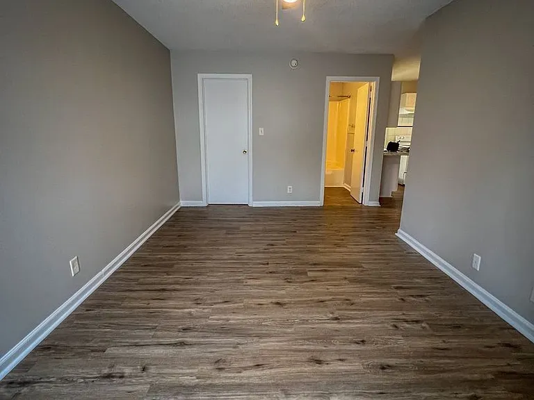 112 Medical Ct — Photo 2